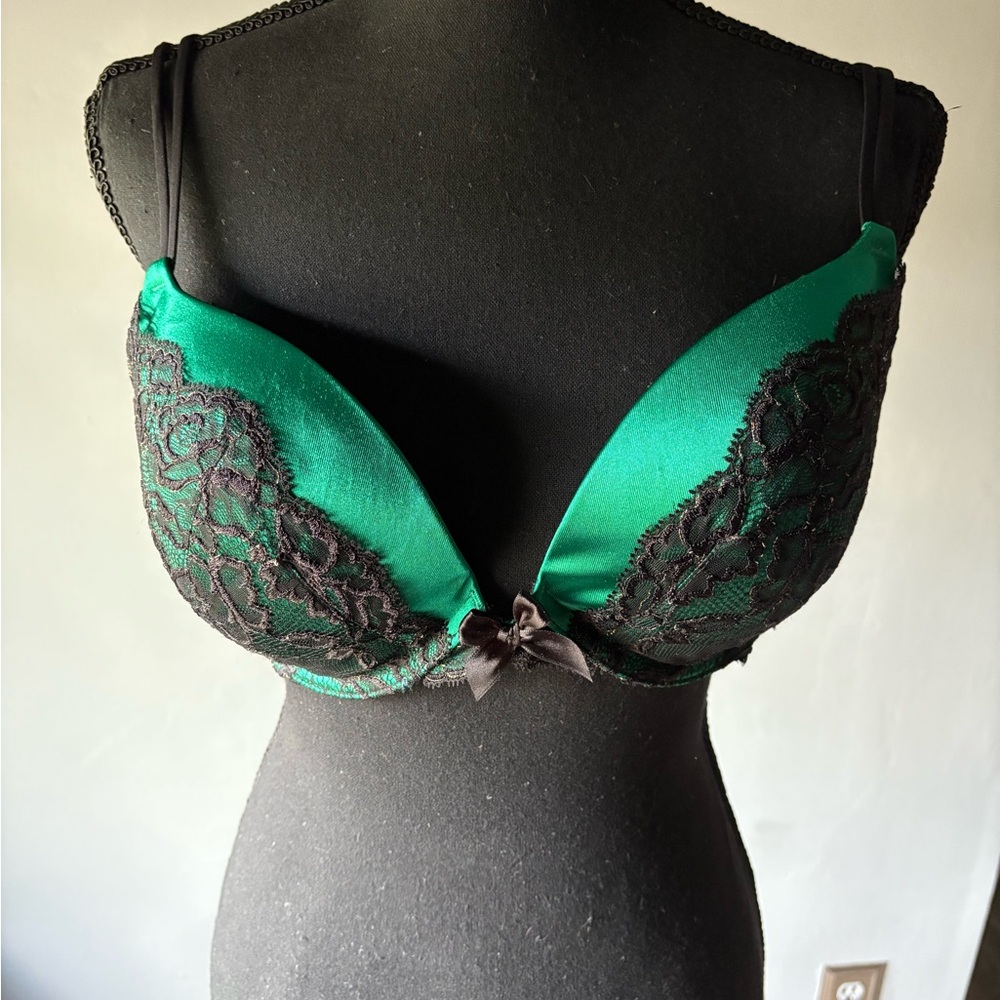 Victoria's Secret “Very Sexy Plunge” Green and Black Lace Bra
